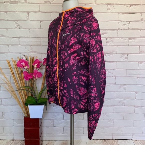 Nike‎ Enchanted Impossibly Light Running Jacket - Picture 6 of 9